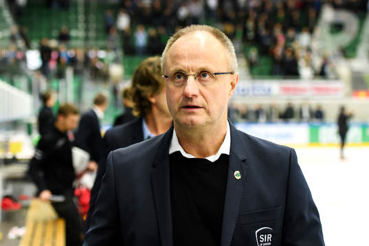 Rögles tränare Anders Eldebrink lämnar isen