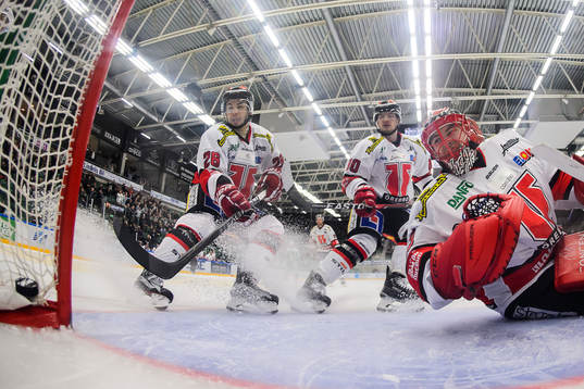 Örebros Jacob Bjerselius,Libor Hudacek och målvakt Julius