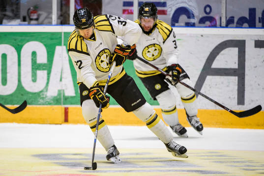 Brynäs Nick Johnson skjuter skottet som resulterar i 1-2