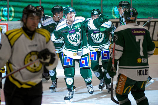 Färjestads Ole-Kristian Tollefsen jublar