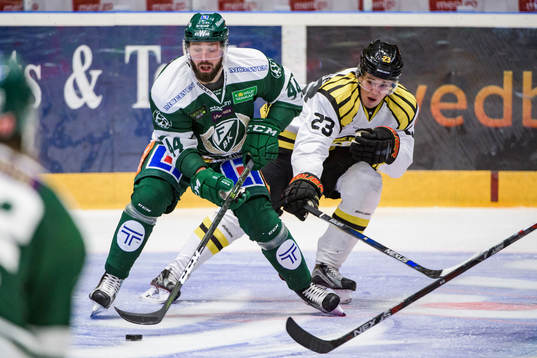 Färjestads Milan Gulas och Brynäs Lucas Carlsson