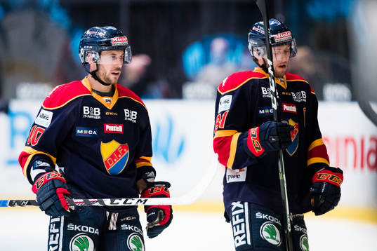 Djurgårdens Jeff Tambellini och Calle Ridderwall ser