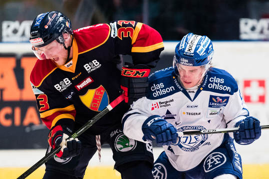 Djurgårdens Linus Hultström och Leksands Oskar Lang