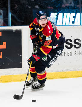 Djurgårdens Linus Johansson med pucken