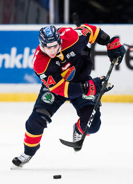 Djurgårdens Daniel Brodin med pucken