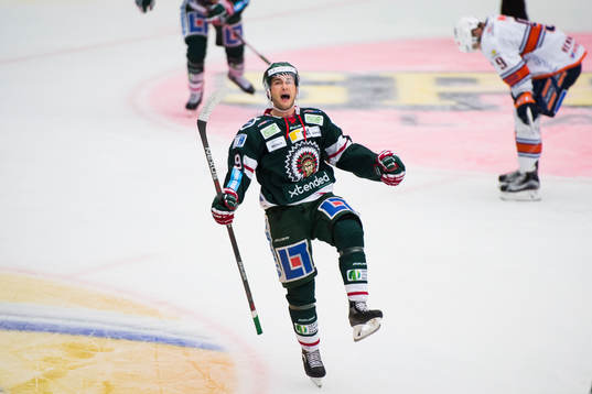 Frölundas Casey Wellman jublar