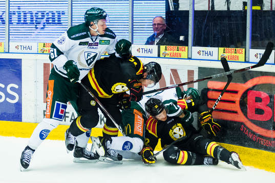 Färjestads Johan Ryno i bråk med Brynäs Jonathan