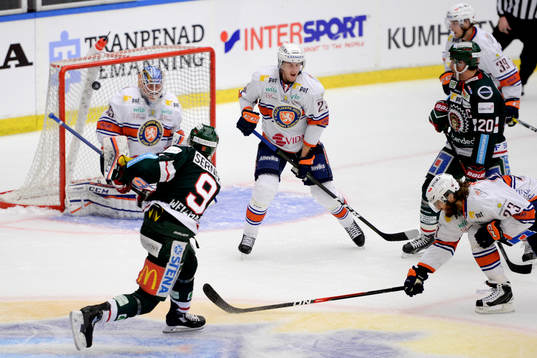 Frölundas Casey Wellman kvitterar till 3-3 bakom Växjös