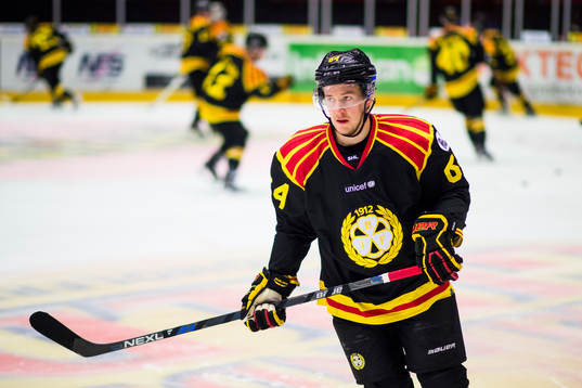 Brynäs Jonathan Pudas före ishockeymatchen i SHL mellan