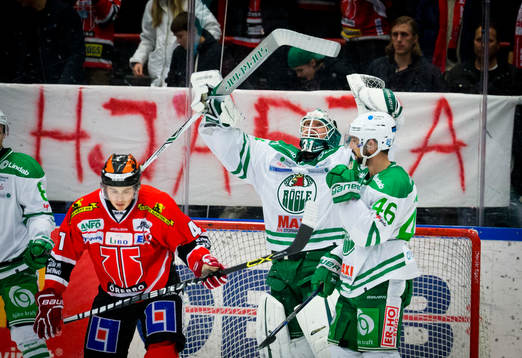 Rögles målvakt Lars Volden jublar