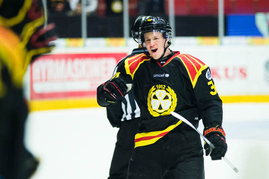 Brynäs Linus Ölund jublar