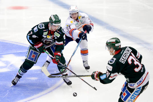 Frölundas Henrik Tömmernes och Växjös Olli Palola
