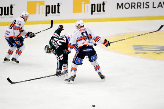 Frölundas Robin Figren  och Växjös Oliver Bohm
