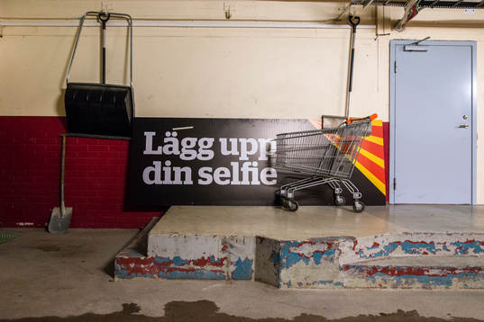 En  skylt före ishockeymatchen i SHL mellan Brynäs och