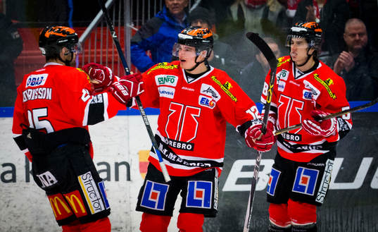 Örebros Glenn Gustafsson gör 2-3 med några minuter kvar