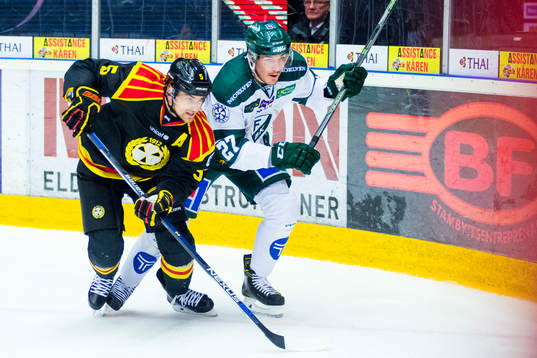 Brynäs Lukas Kilström och Färjestads John Persson