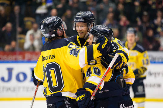 s Lawrence Pilut, Ted Brithén och HV71:s Pär Arlbrandt