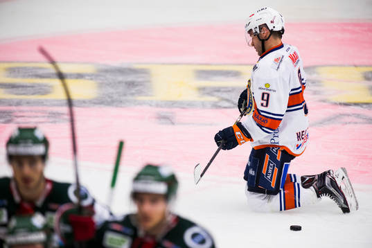 Växjös Josh Hennessy deppar