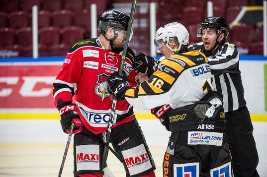 Bråk mellan Malmö Redhawks Noah Welch och Skellefteås