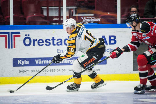 Skellefteås Linus Lindström mot Malmö Redhawks Fredrik