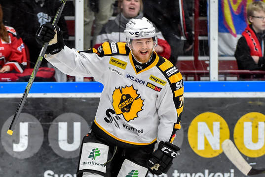 Skellefteås Sam Marklund  jublar