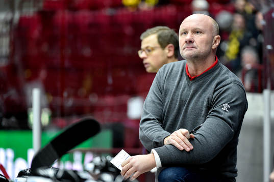 Malmö Redhawks tränare Peter Andersson deppar