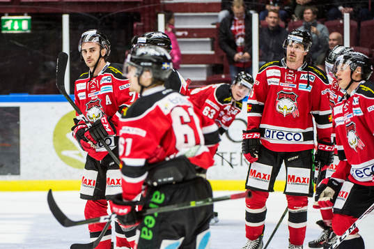 Malmö Redhawks Nils Andersson och Stefan Warg deppar med