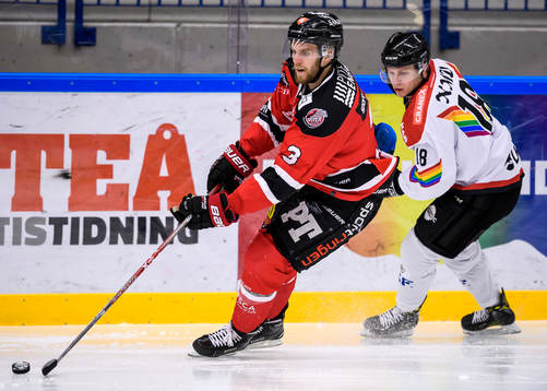 Piteås Sebastian Harila jagas av Kirunas Marcus Fornell