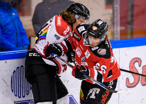 Piteås Isak Ahrling tacklar Kirunas Kim Sunna