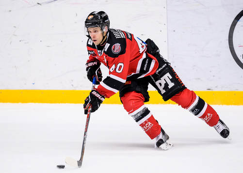 Piteås Magnus Isaksson med pucken