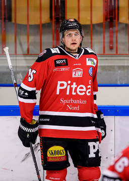 Piteås Kevin Lidström på uppvärmningen