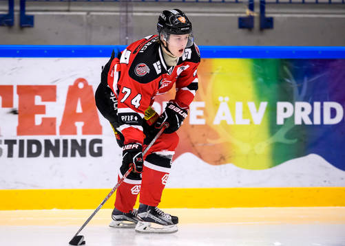 Piteås Petter Mäkitalo med pucken