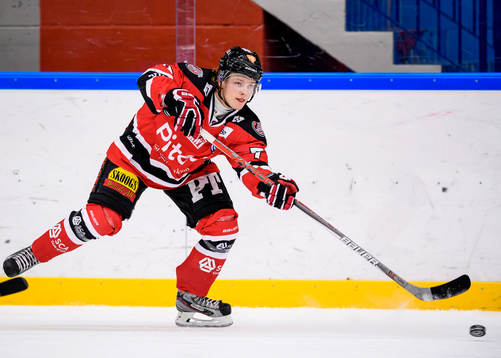 Piteås Isak Pantzare med pucken