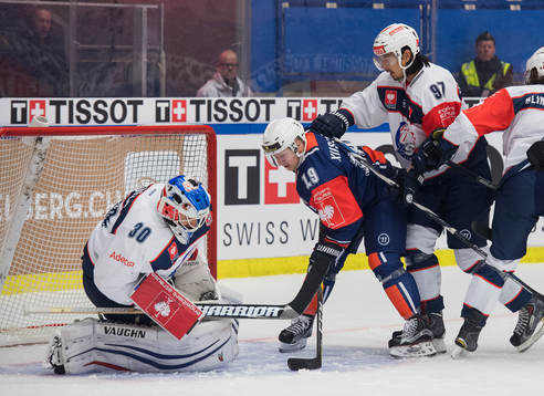 Växjös Tuomas Kiiskinen samt Zürichs målvakt Lukas