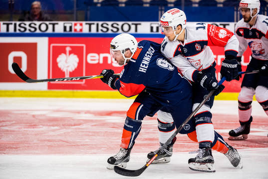 Växjös Josh Hennessy och Zürichs Chris Baltisberger