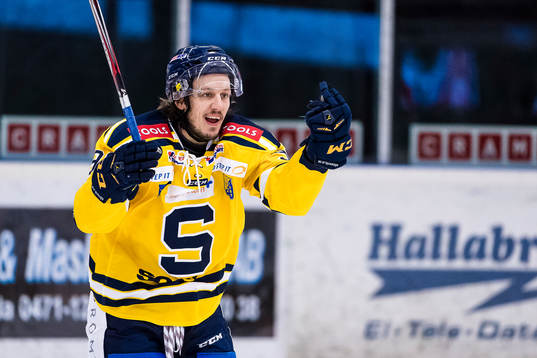 Södertäljes Jonas Westerling jublar