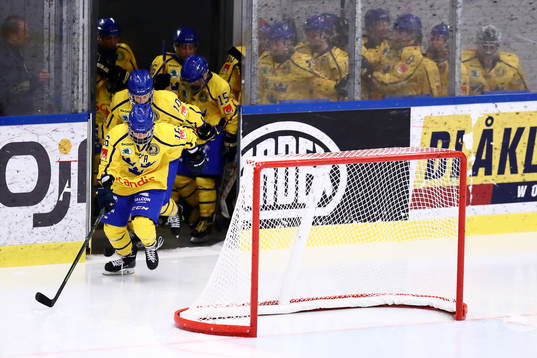 Sverige gör entré till ishockeymatchen i