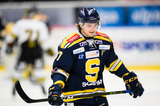 Södertäljes Marcus Bohman ser deppig ut