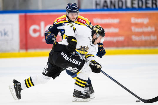 s Daniel Olsson Trkulja och Södertäljes Marcus Bohman