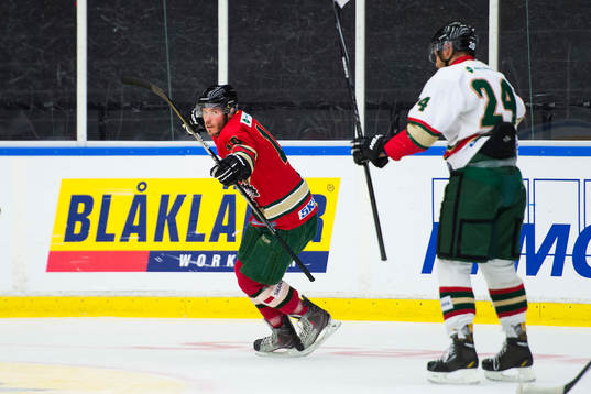 Emil Salomonsson jublar när IFK Göteborg spelar ishockey