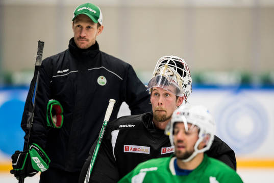 Målvaktstränare Magnus Wennström och målvakt Anders