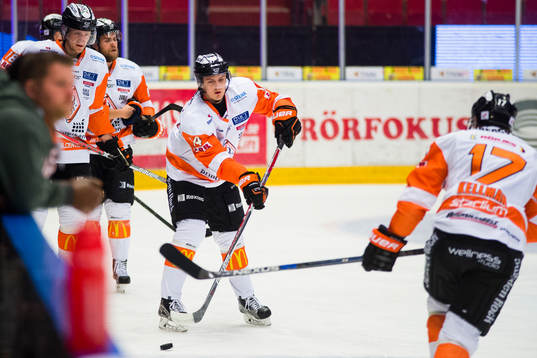 Karlskronas Alexander Heiver före ishockeymatchen i SHL