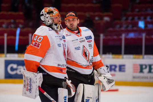 Karlskronas målvakt Johan Holmqvist och målvakt Johannes