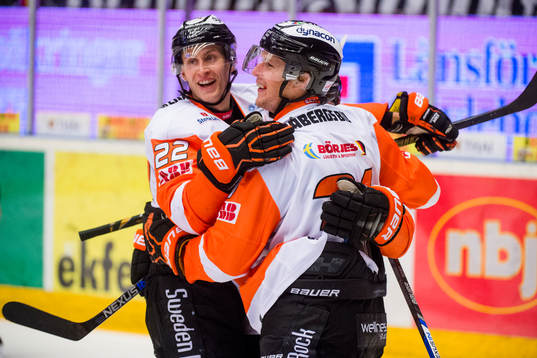 Karlskronas Alexander Bergström och Marcus Paulsson jublar