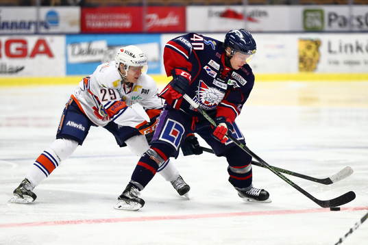 Växjöspelare med nummer 29 på tröjan och Linköpings