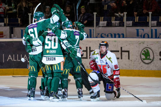 Färjestads Johan Ryno jublar