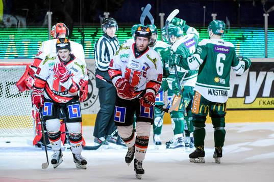 Örebros Michael Haga och Viktor Ekbom deppar