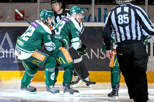 Färjestads Linus Persson jublar