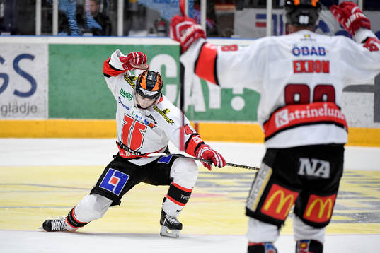 Örebros Joel Mustonen jublar