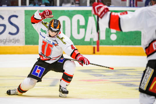 Örebros Joel Mustonen jublar